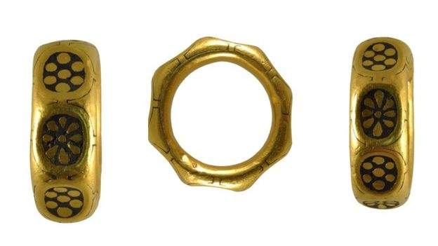 Angleterre, découvre un trésor de pièces vikings mais le garde caché : condamné à dix ans de prison