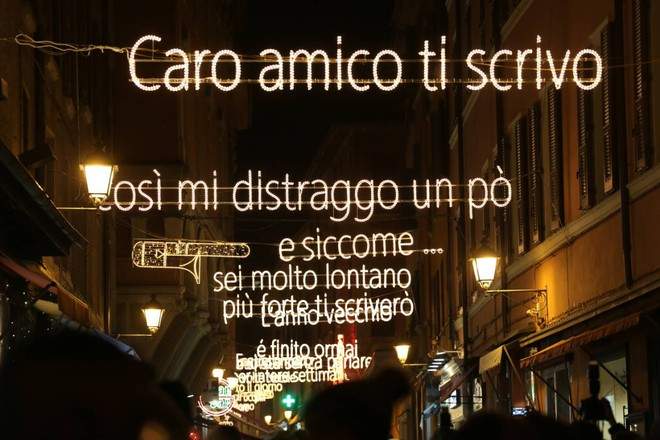 Bologna, luminaries with Lucio Dalla's verses go up for auction to help cancer patients 