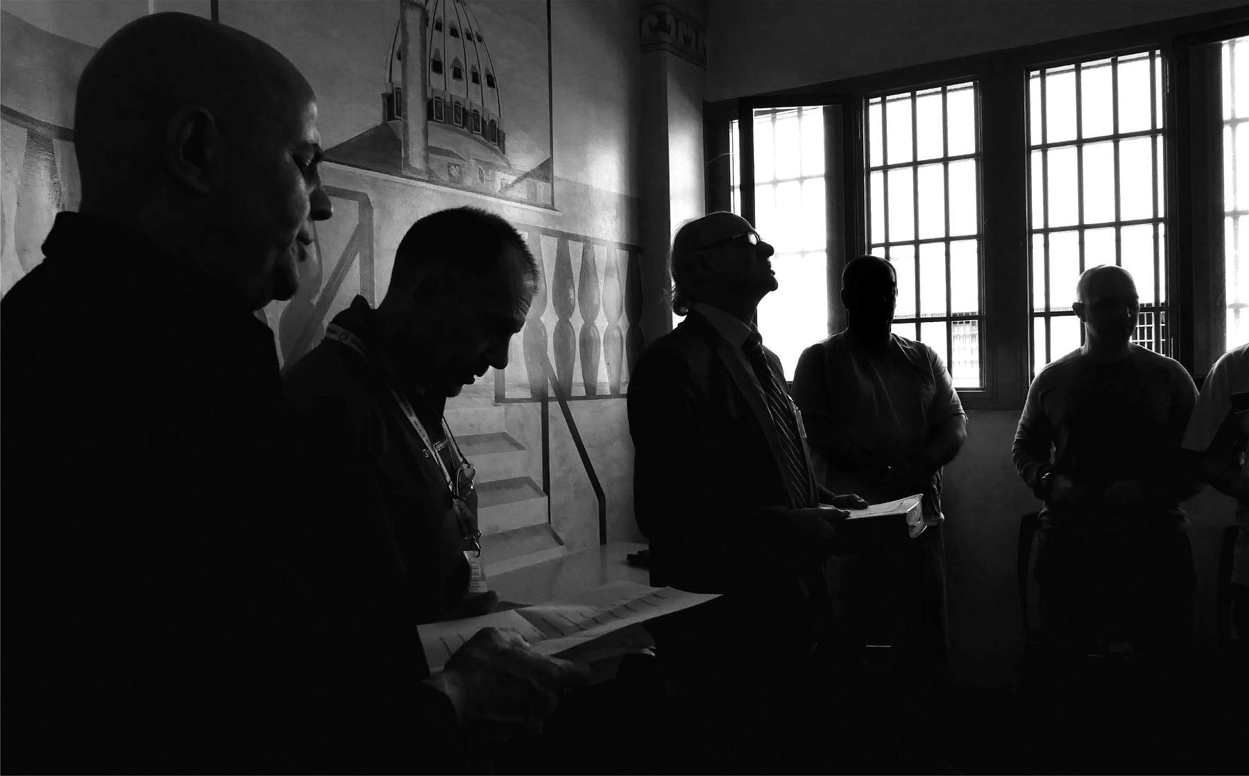 Prisoners' exercise of faith in prison: at the Diocesan Museum in Milan, Margherita Lazzati's photographs