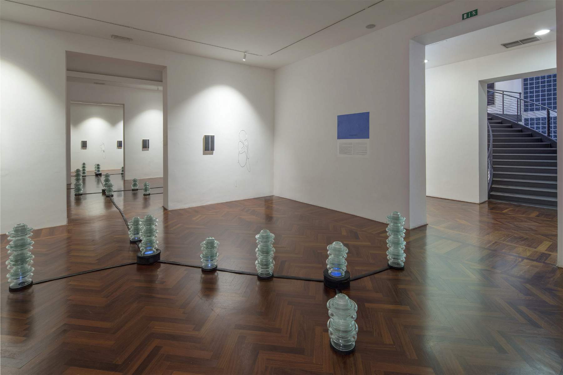 Bacteria and planets, Michelangelo Penso's Infinite Dimensions on display in La Spezia