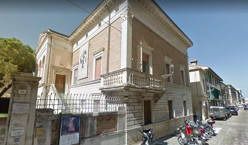 Senigallia, demande de gratuité pour le directeur du musée, le maire : 