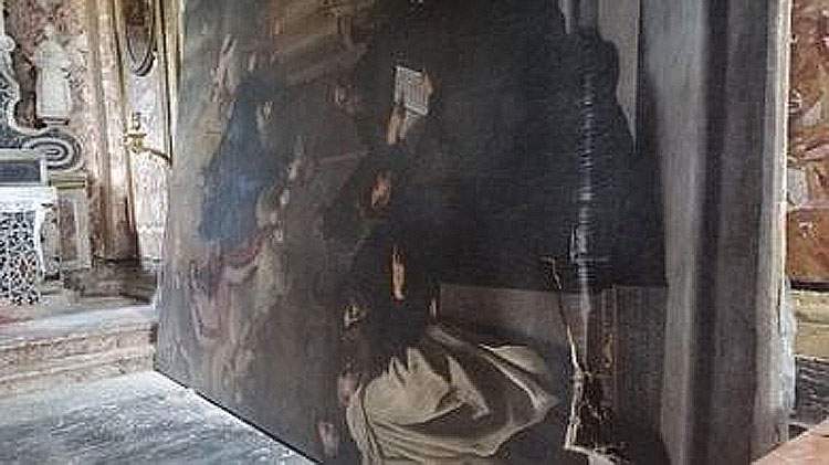 Peinture de Pietro Novelli endommagée et en attente de restauration. Elle repose sur le sol depuis l'été dernier.
