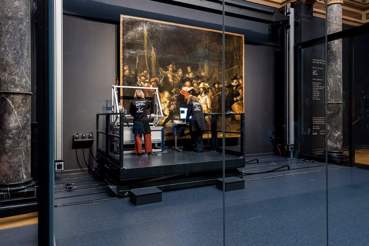 Ad Amsterdam parte il più grande restauro di sempre sulla “Ronda di notte”, il grande capolavoro di Rembrandt. E si può seguire online 