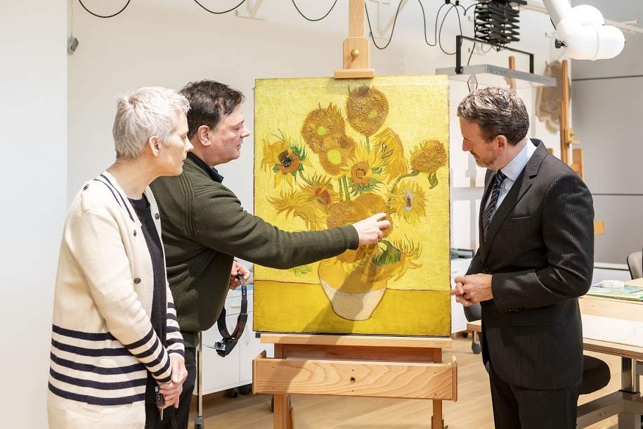 Amsterdam, van Gogh's Sunflowers will never travel again: too delicate
