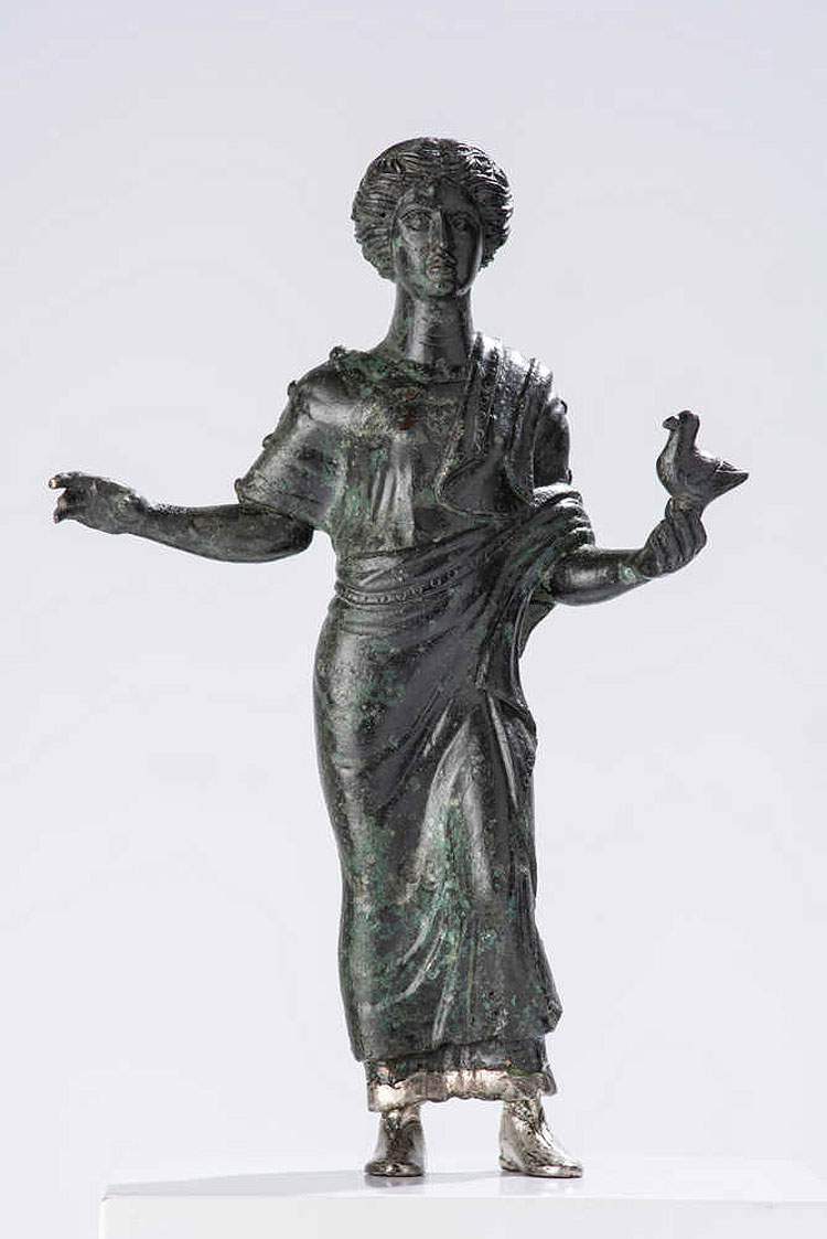 Statuette en bronze du IVe siècle avant J.-C. récupérée par les carabiniers.