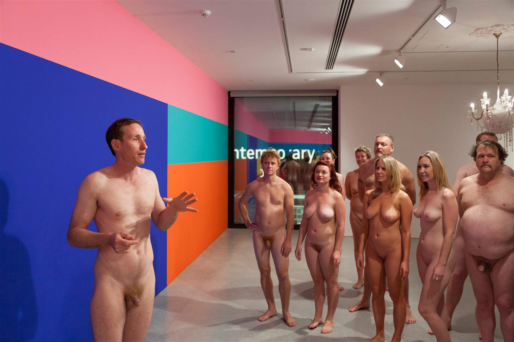 Nu au musée : à Milan, pour la première fois en Italie, une visite guidée nudiste est ouverte à tous. 
