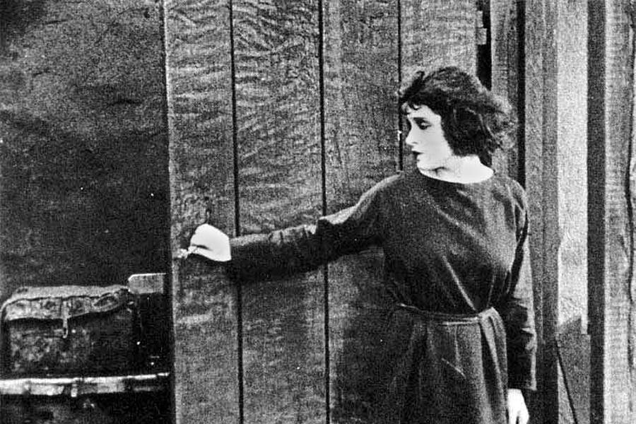 In Trani an exhibition on Tina Modotti with 50 photographs