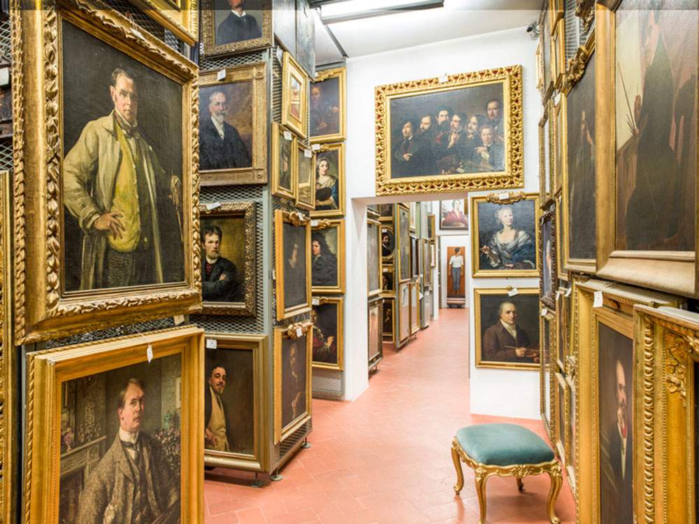 Vingt-six dépôts de grands musées italiens sont présentés au public pour la première fois dans les photographies de Mauro Fiorese.