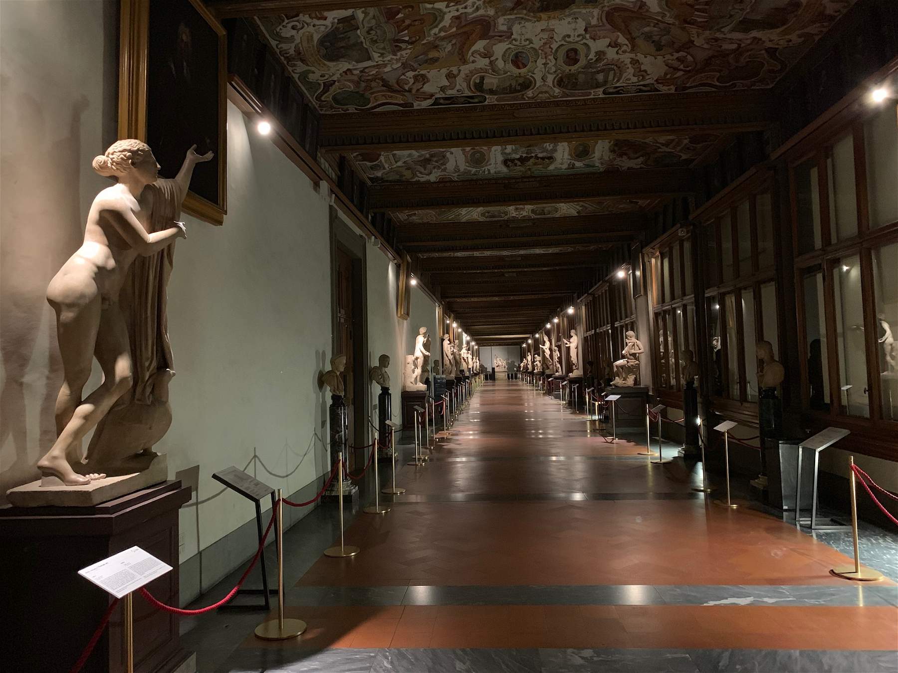 Agli Uffizi è boom di visite serali. Un segnale per far aprire sempre i musei di sera?
