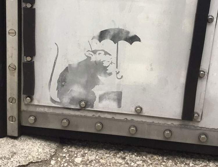 La souris avec un parapluie apparue à Tokyo est-elle de Banksy ?