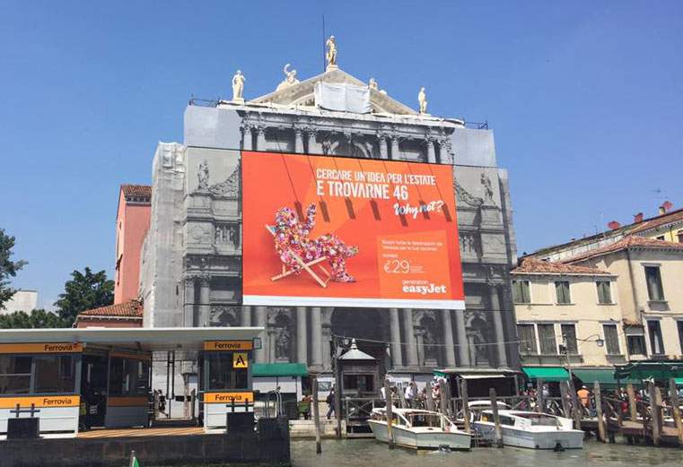 Venezia, arrivano pubblicità sulle facciate delle chiese per raccogliere fondi per i restauri