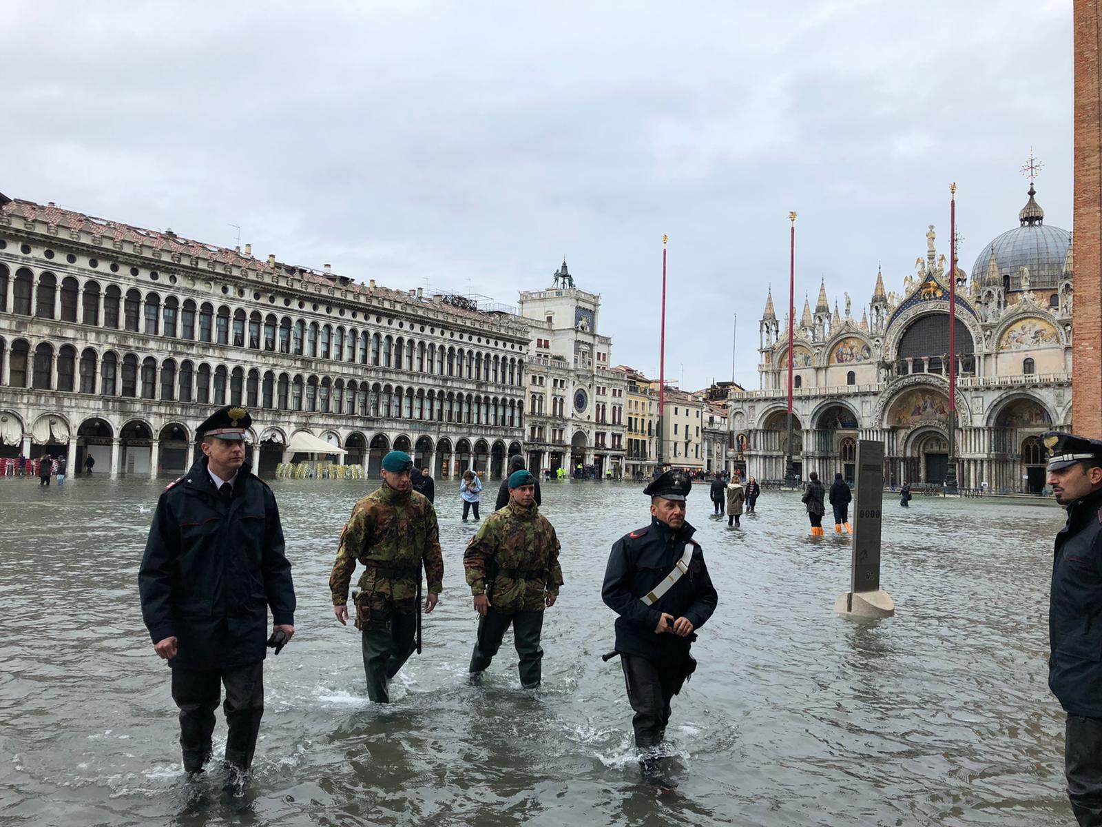 Venise sous les eaux, dégâts considérables : photos de la catastrophe depuis la ville 