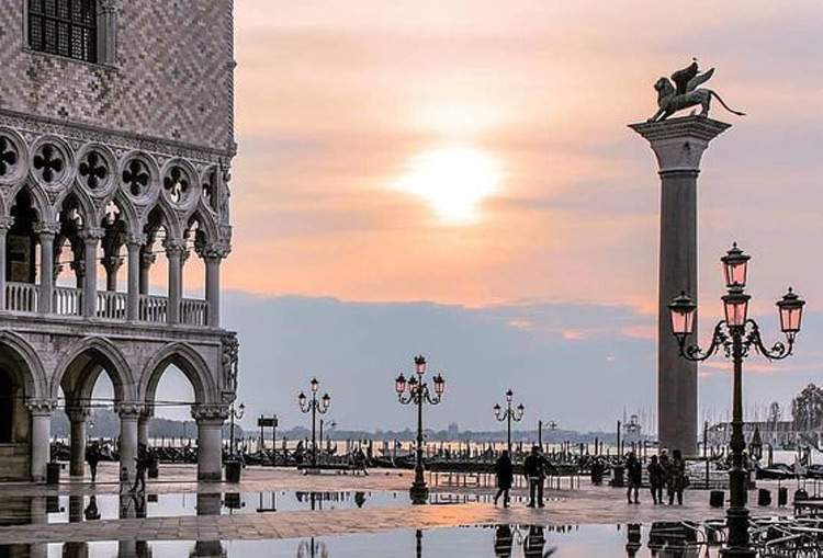 Venise, pour entrer, il faudra payer 3 euros en 2019, jusqu'à 10 euros à partir de 2020. Billet à payer avec le moyen de transport