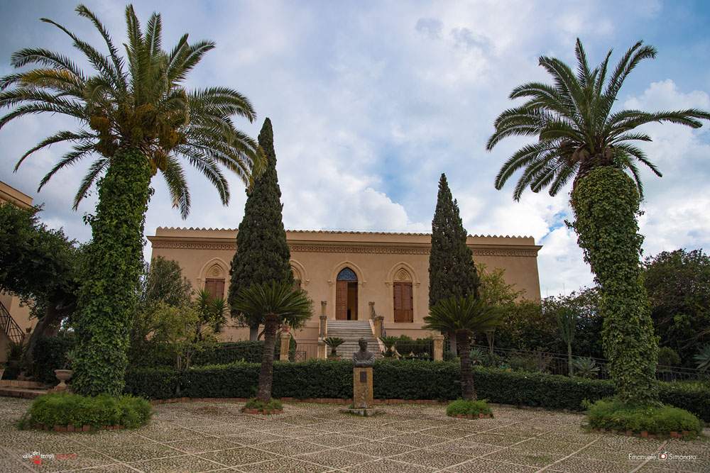 Reopens the Villa Aurea Garden of Sir Hardcastle, the English captain who revived the Valley of the Temples