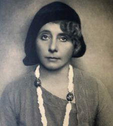 Für eine korrekte Verlegung von Margherita Sarfatti. Das Pamphlet von Massimo Mattioli 