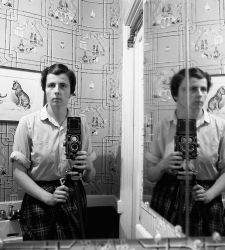 Gli autoritratti di Vivian Maier, alcuni inediti, protagonisti di una mostra a Trieste 