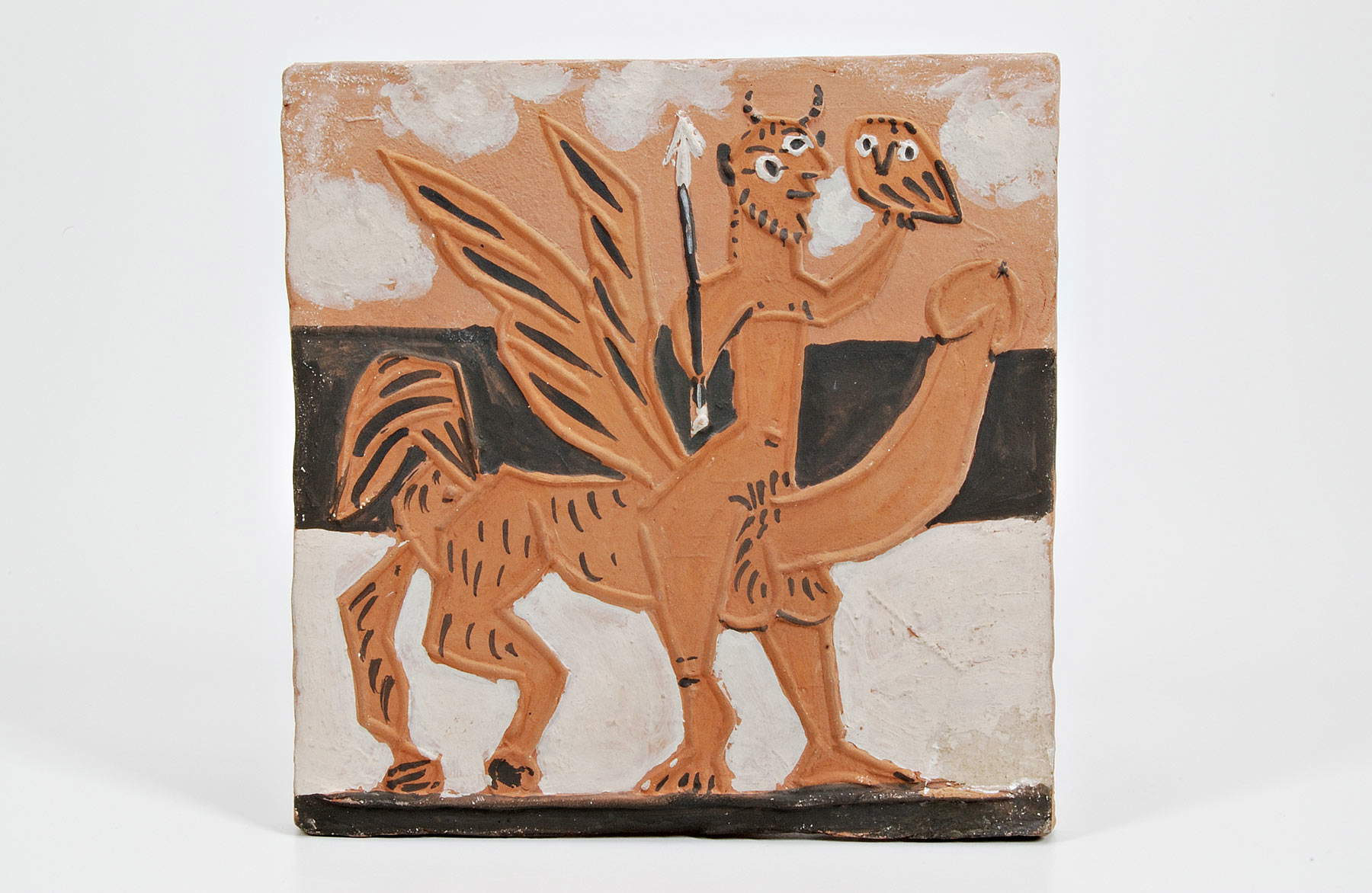 Pablo Picasso, Centauro (1950 circa, Vallauris; terracotta dipinta, 18,7 x 18,4 x 1,5 cm; Faenza, Museo Internazionale della Ceramica)