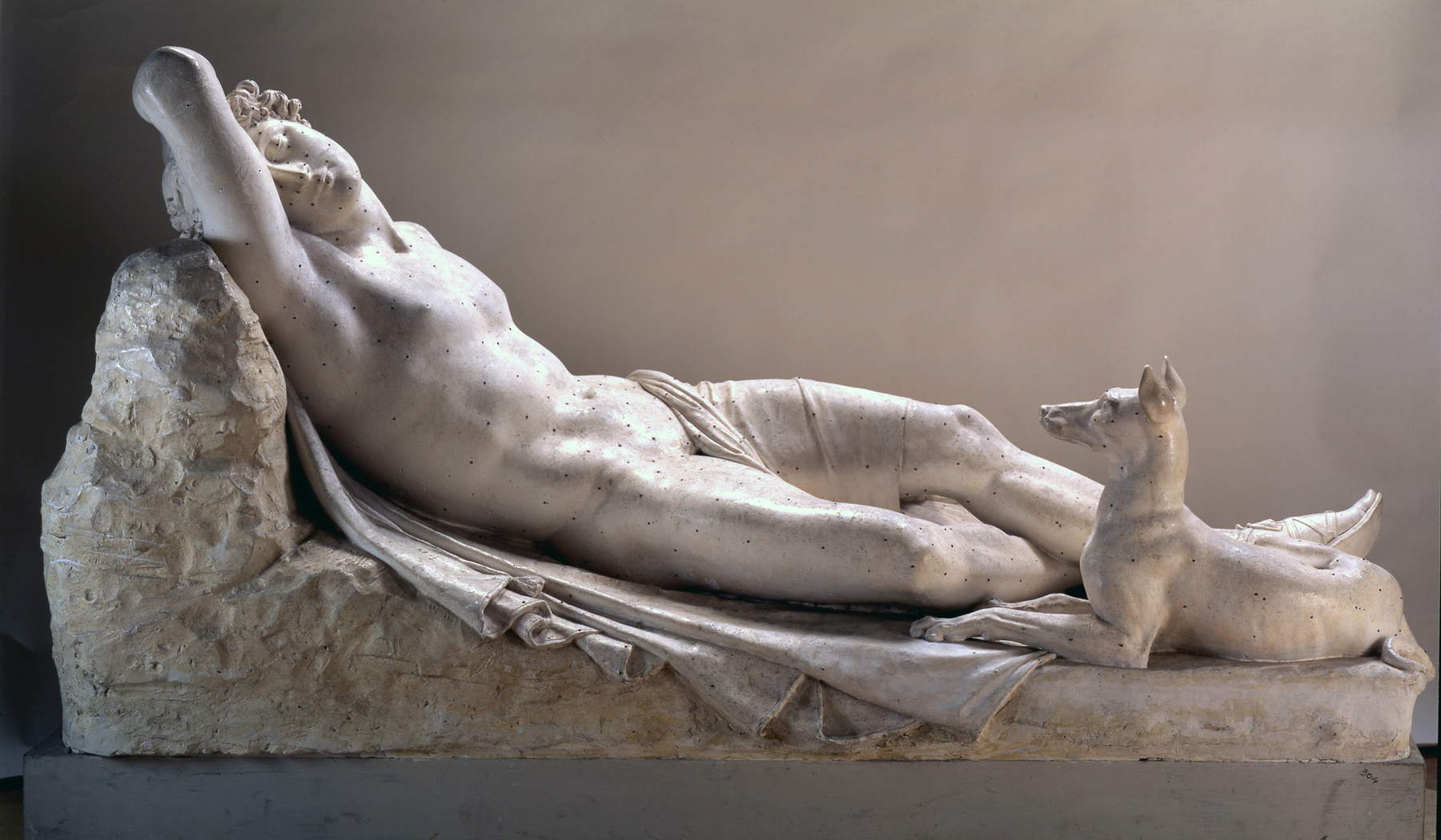 Antonio Canova, Endymion endormi (1819 ; plâtre, 183 x 85 x 95 cm ; Possagno, Gypsothèque et Musée Antonio Canova). Fondazione Canova onlus - Gypsothèque et musée Antonio Canova | Archives photographiques internes, Photo de Lino Zanesco