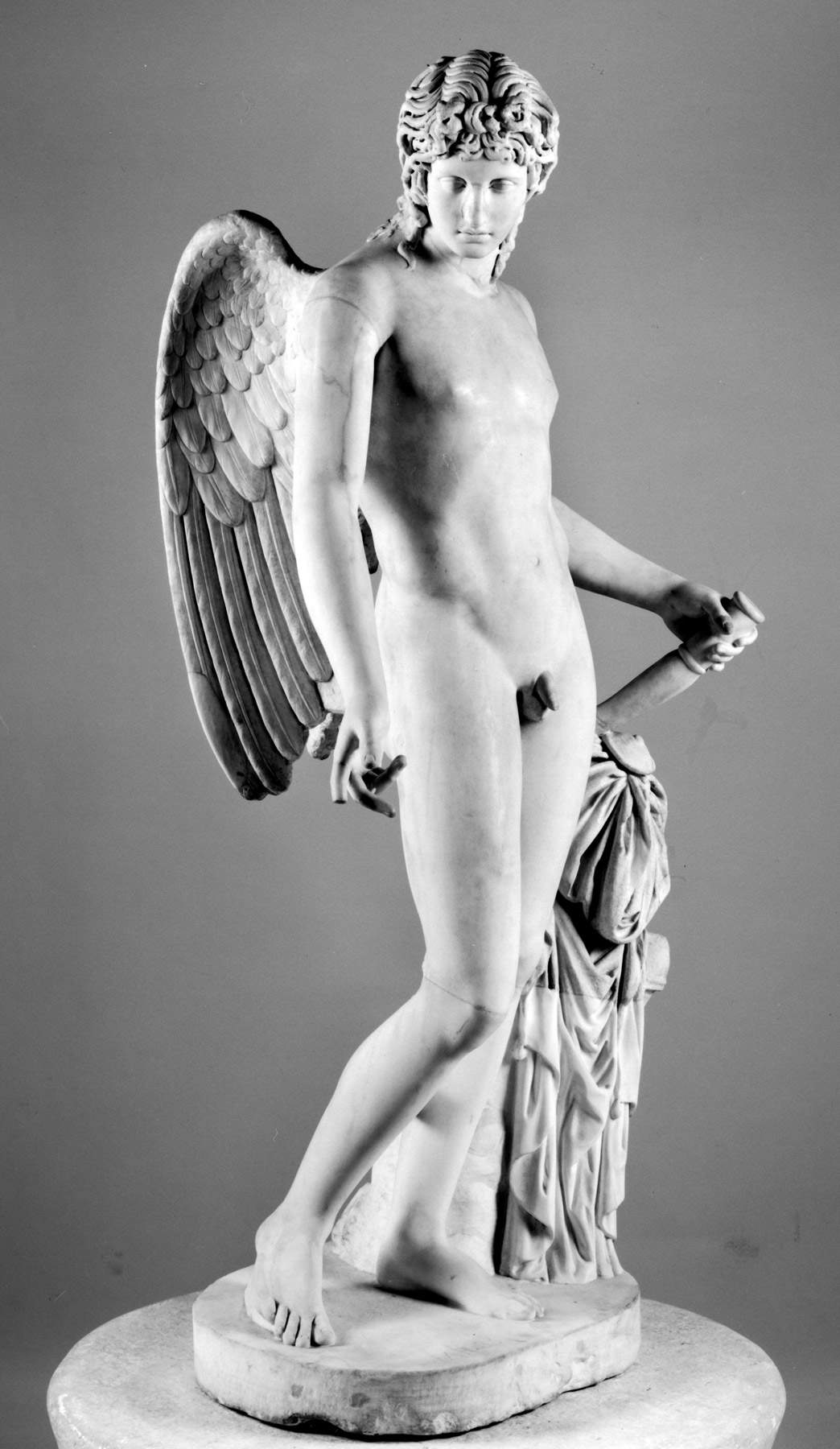 Art romain, statue d'Eros de type Centocelle (IIe siècle après J.-C. ; marbre blanc à grain fin, hauteur 165 cm ; Naples, Museo Archeologico Nazionale, inv. 6353)