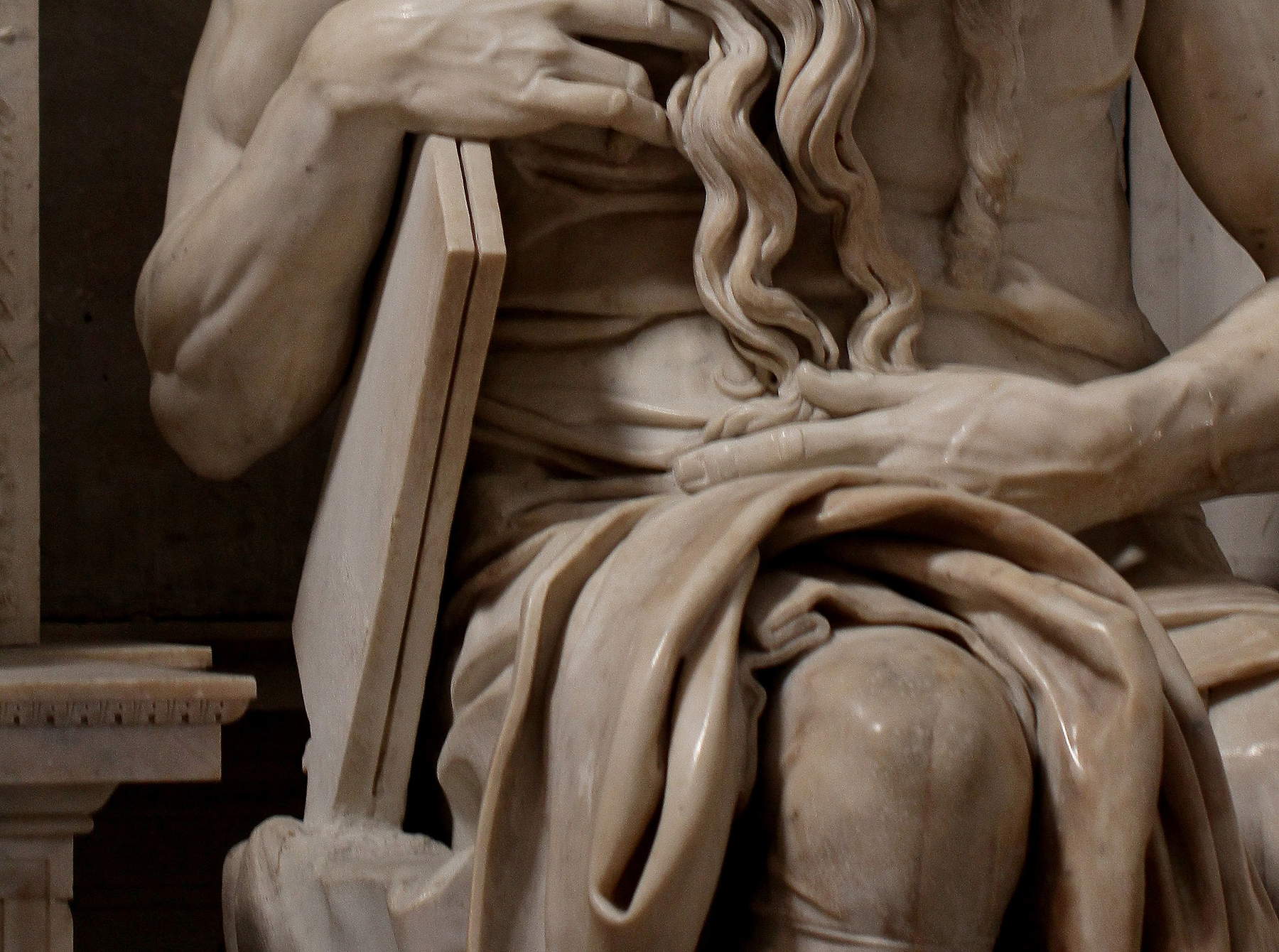 Michelangelo Buonarroti, Moïse, détail des panneaux. Ph. Crédit Jörg Bittner Unna