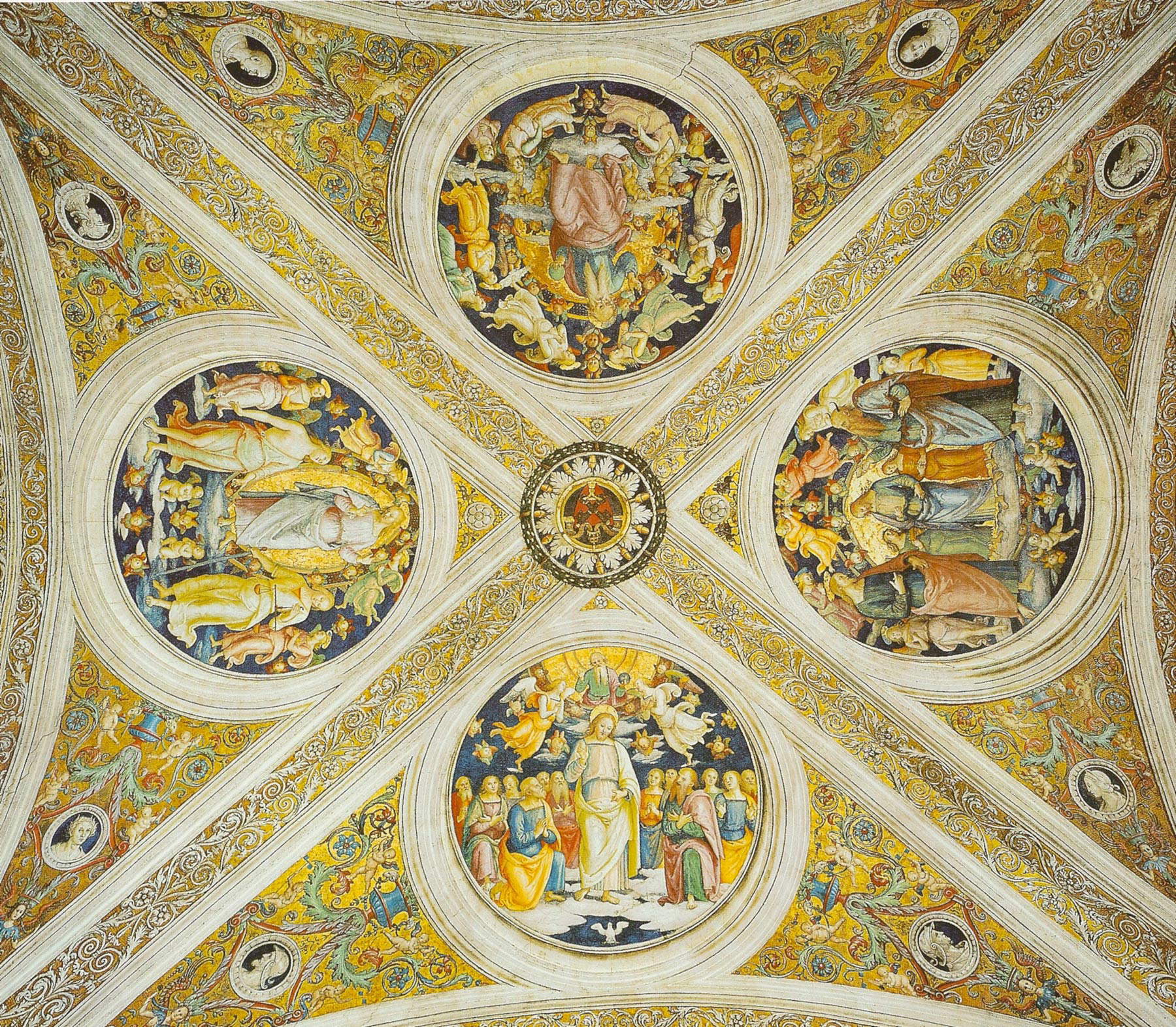 La bóveda propiamente dicha. En la parte inferior está representada la Trinidad. Aquí destaca la encarnación del Verbo.
	