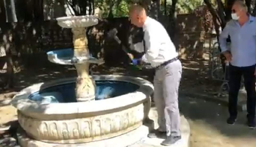 Pescara, le maire démolit la fontaine pour résoudre le problème de dégradation