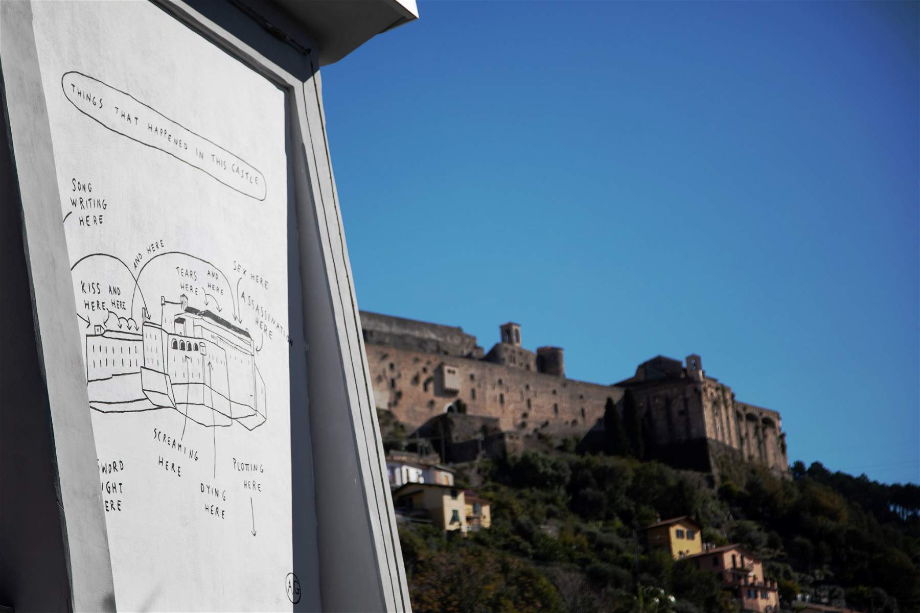 Street art that dialogues with ancient monuments. Aldo Giannotti's murals in Massa