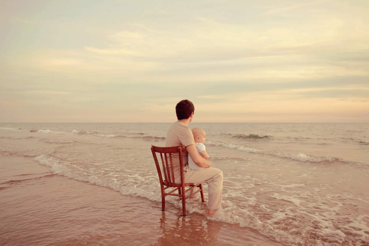 Anna Di Prospero, Porträt eines Vaters mit Sohn (2019; digitale Fotografie, Fine Art Inkjet Print, 100 x 67 cm)