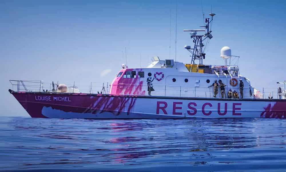 Banksy a financé et décoré le navire d'une ONG secourant les migrants en Méditerranée.