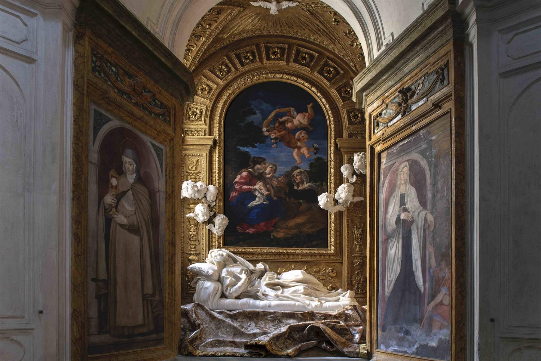 Rome, la restauration de la chapelle des Bienheureux Albertoni, chef-d'œuvre de Gian Lorenzo Bernini, est achevée.