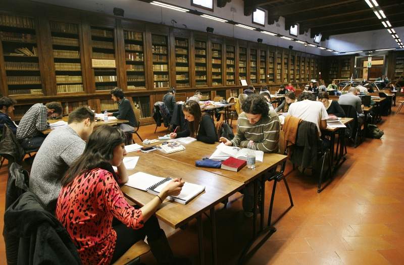 Florence, libraries set up home and takeaway book service