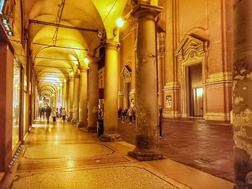 Officiellement, les portiques de Bologne sont candidats au statut de patrimoine mondial de l'UNESCO. Le résultat sera connu en 2021