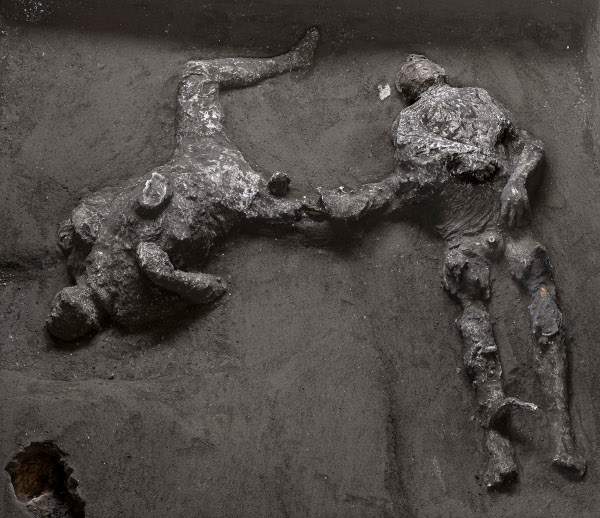 Pompei, dagli scavi di Civita Giuliana emergono i resti di due vittime dell'eruzione