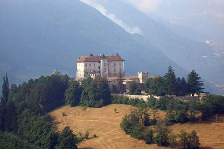 Pendant tout le mois de juin, vous pouvez entrer dans les châteaux de Trente pour 1 euro.