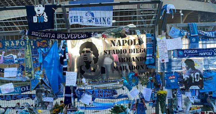Naples, le musée Filangieri présente une exposition de souvenirs de Maradona