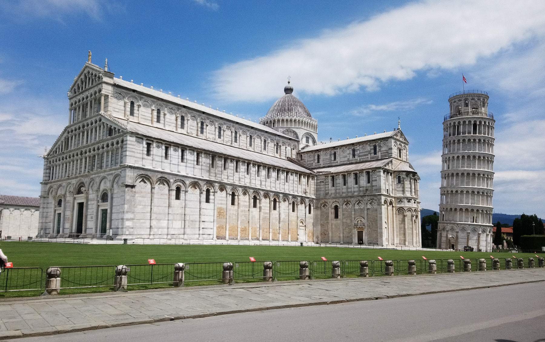Drone crashes into the Leaning Tower of Pisa, no damage. Two tourists fined