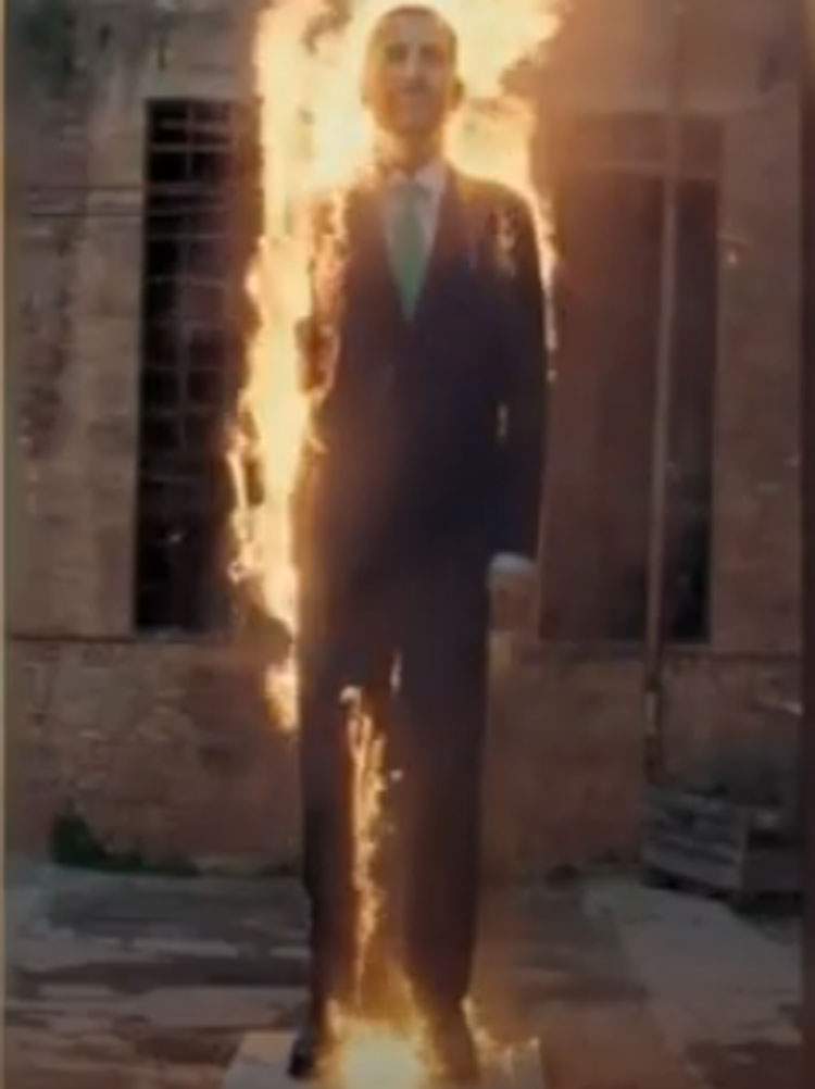 King Felipe VI burns in flames: it is the work of Sierra and Merino