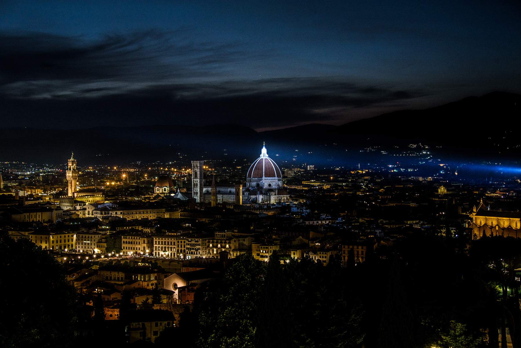 Des photos étonnantes de Florence illuminée la nuit de San Giovanni