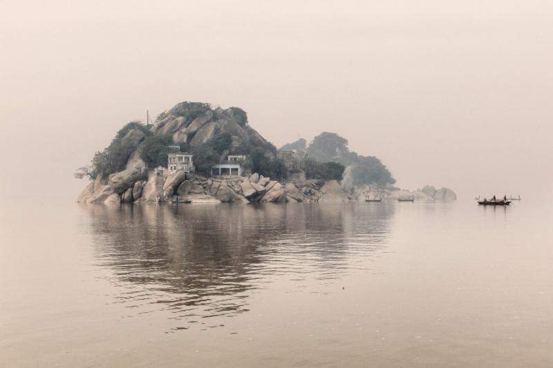 Milan, the devastation of the Ganges in Giulio Di Sturco's photographs on display at the Fondazione Stelline