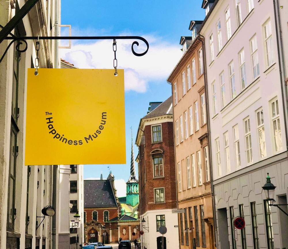 Le premier musée du bonheur est fondé au Danemark.