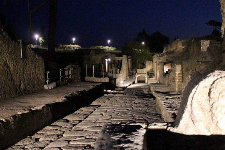Focolaio di Covid a Ercolano, il Parco Archeologico sospende le visite serali