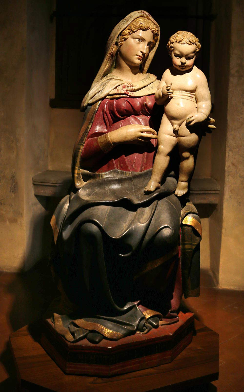 Jacopo della Quercia, Vierge à l'enfant (1420 ; sculpture en bois polychrome, 150 x 67 x 55 cm ; Anghiari, Museo di Palazzo Taglieschi)