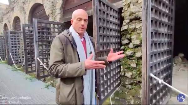 Discovering the Herculaneum Archaeological Park on YouTube for #iorestoacasa