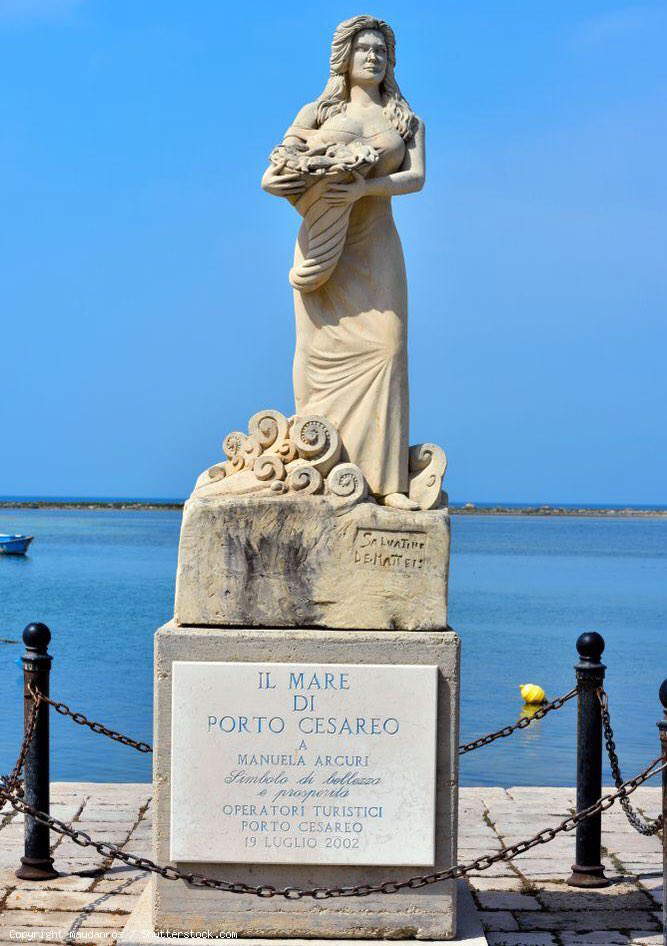 Monument à Manuela Arcuri (Porto Cesareo, Lecce)