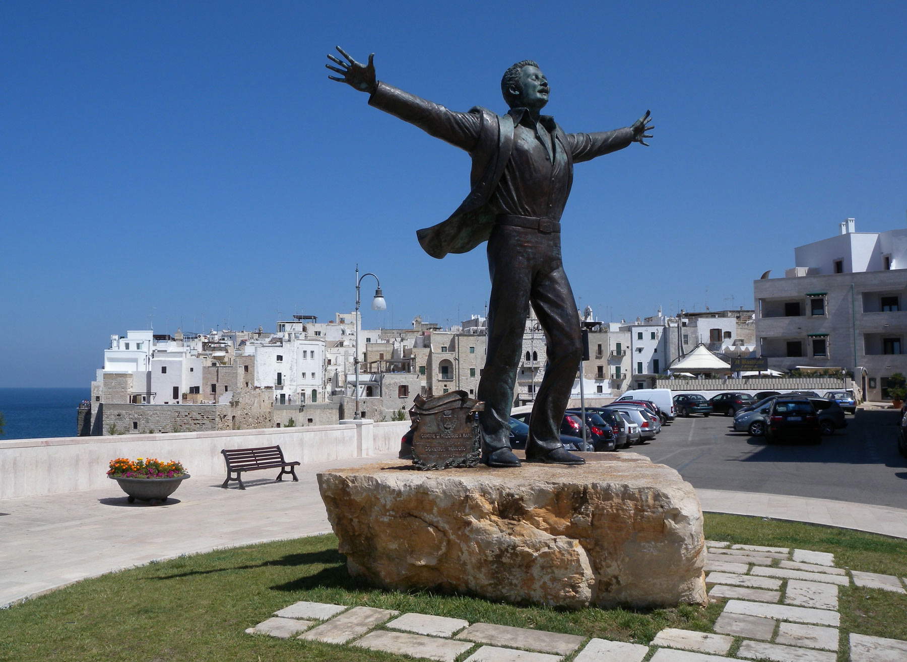 Monument à Domenico Modugno (Polignano a Mare, Bari)