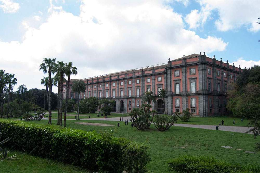 La réouverture de Capodimonte se divise : d'abord le Real Bosco, puis le musée