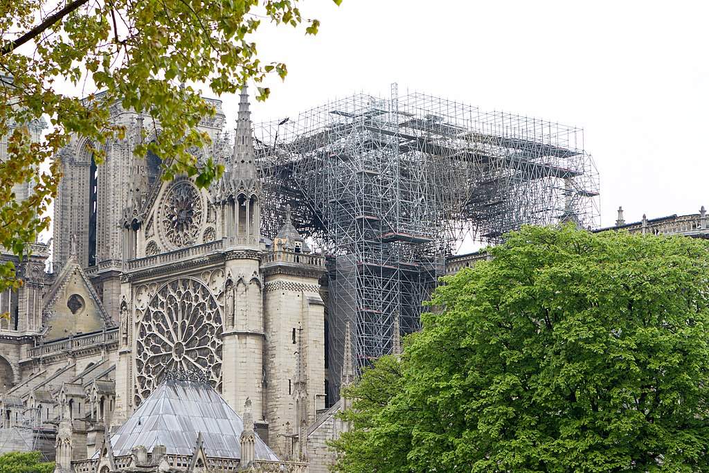Notre-Dame, ubriachi entrano per rubare pietre dal cantiere di restauro ma vengono fermati dalla security