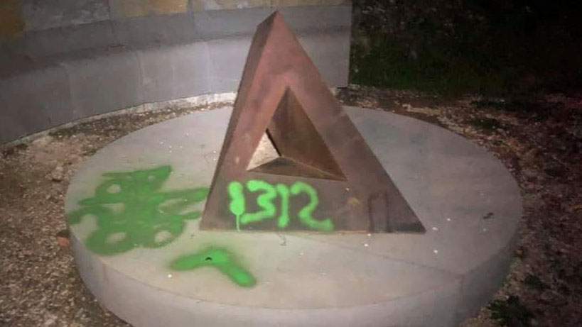 Vandalism in Beverly Pepper Park in Todi: some works daubed.