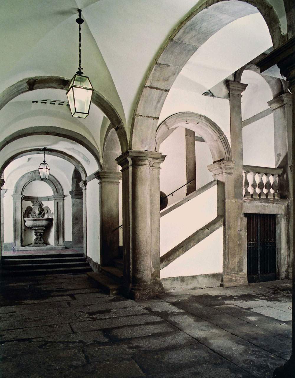 Free guided tours of Palazzo Brugiotti to discover the Carivit Foundation Picture Gallery