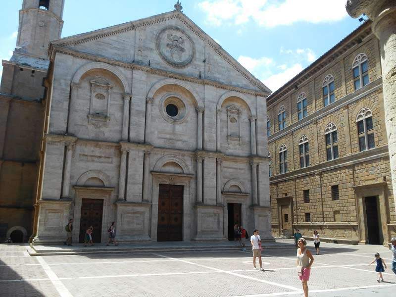 Pienza, die ideale Stadt des 15. Jahrhunderts, geboren auf Geheiß eines Papstes